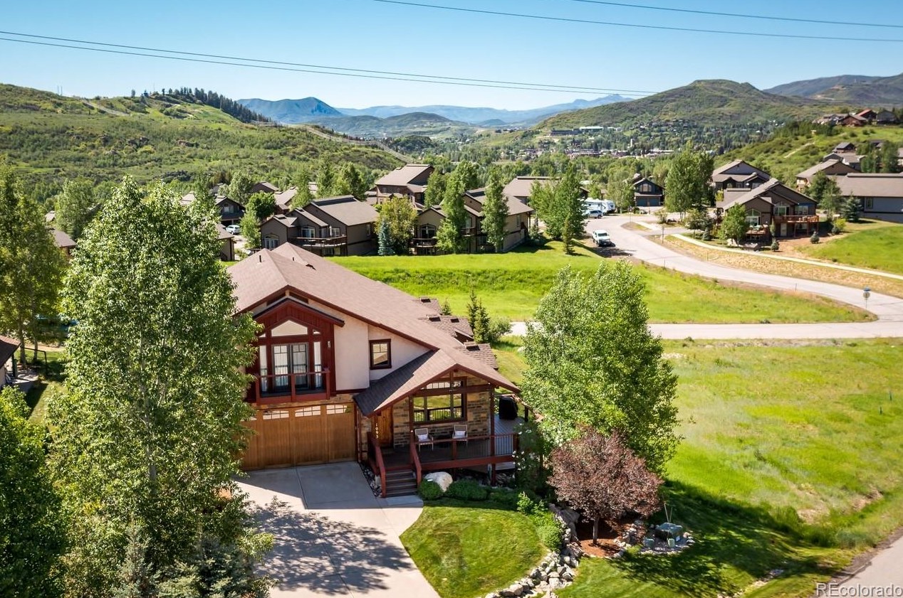 1095 Longview Cir, Steamboat Springs CO  80487-3123 exterior