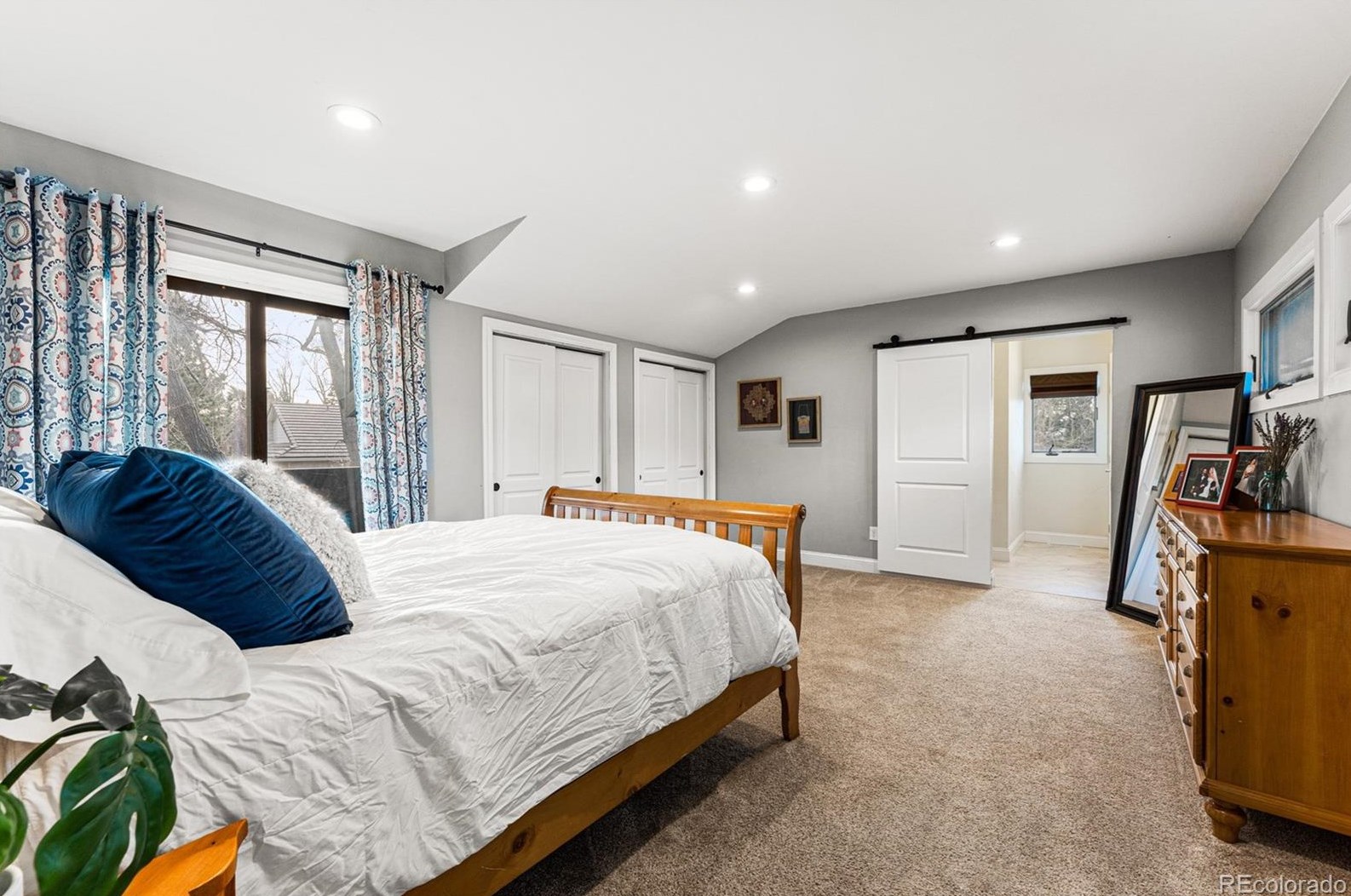 1498 Green Oaks Dr, Littleton CO 80121-1327 exterior