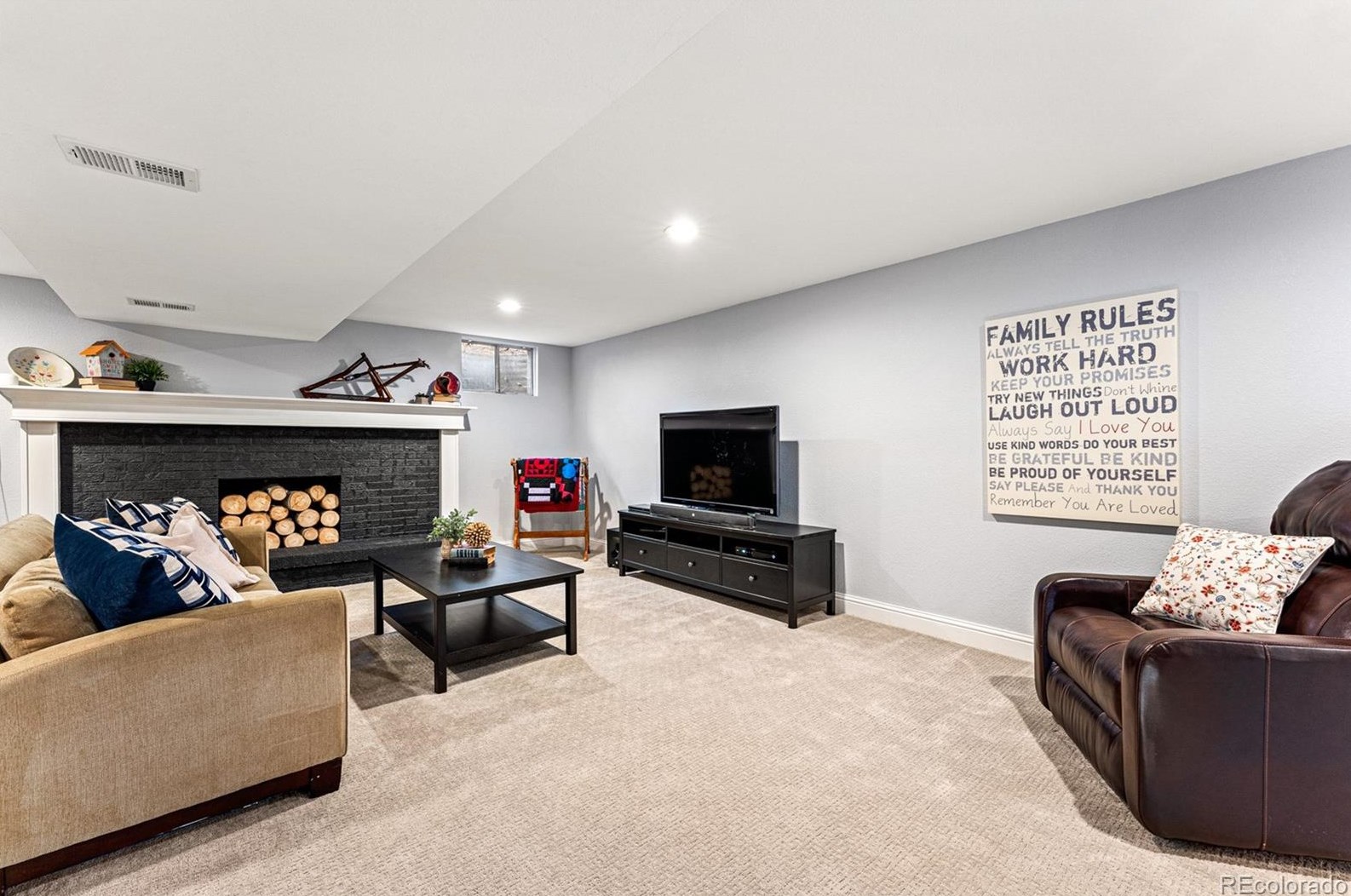 1498 Green Oaks Dr, Littleton CO 80121-1327 exterior