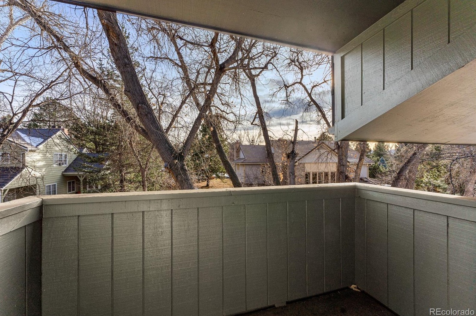 1498 Green Oaks Dr, Littleton CO 80121-1327 exterior