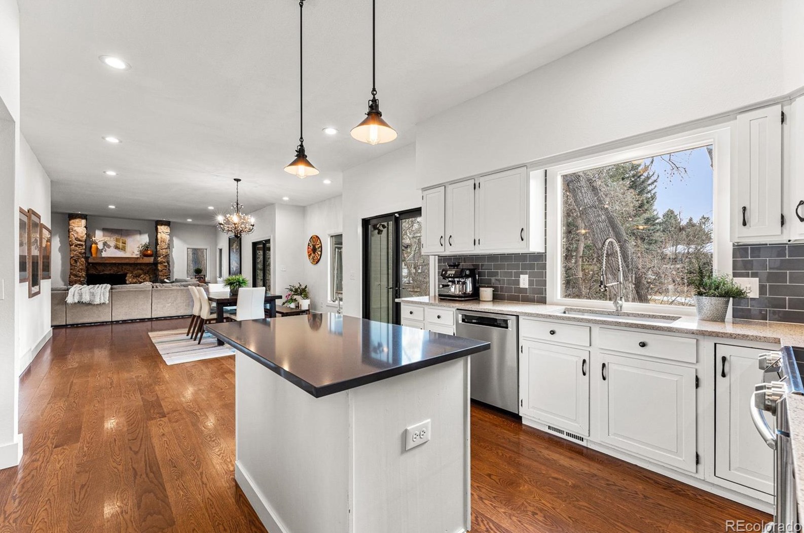 1498 Green Oaks Dr, Littleton CO 80121-1327 exterior