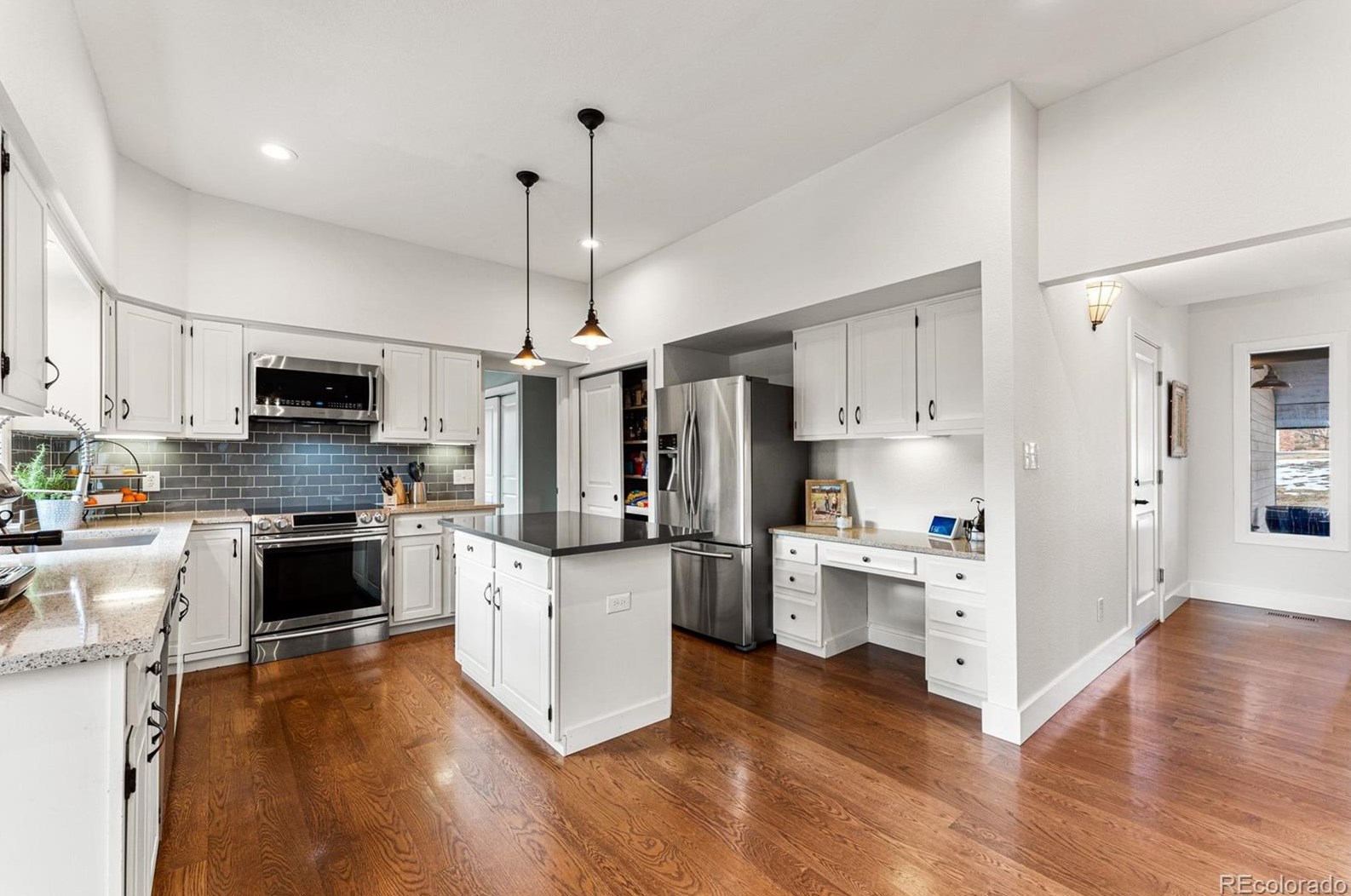 1498 Green Oaks Dr, Littleton CO 80121-1327 exterior