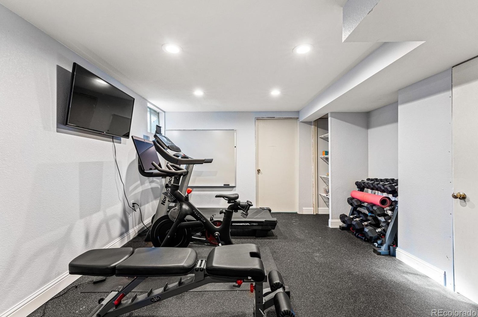 1498 Green Oaks Dr, Littleton CO 80121-1327 exterior