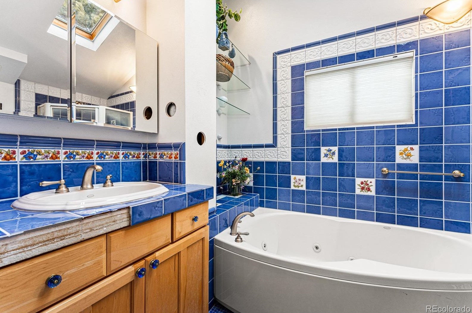 1498 Green Oaks Dr, Littleton CO 80121-1327 exterior