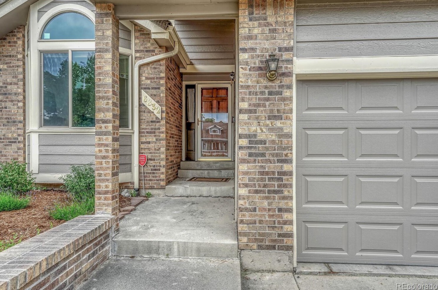 6832 Swadley Ct, Arvada CO  80004-2562 exterior