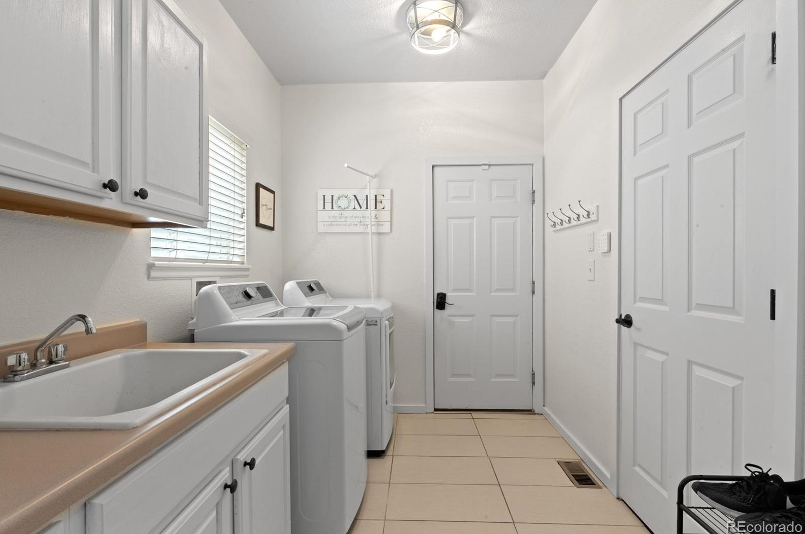 8155 Briar Cliff Dr, Castle Rock CO  80108-8215 exterior