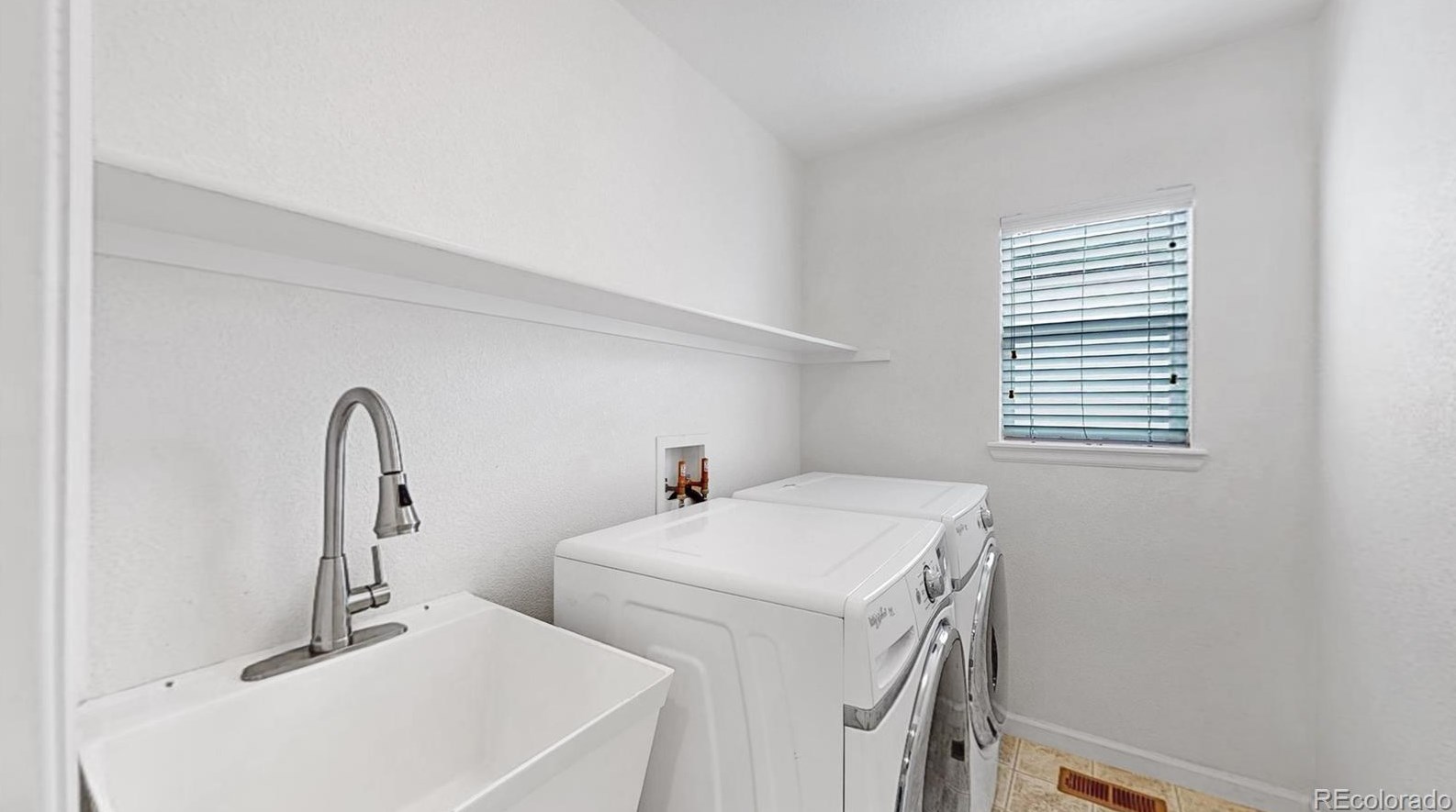 4972 Zephyr St, Littleton CO 80128-6929 exterior