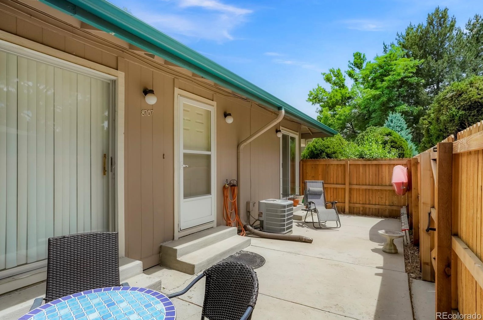 8707 E Roundtree Ave, Englewood, CO 80111