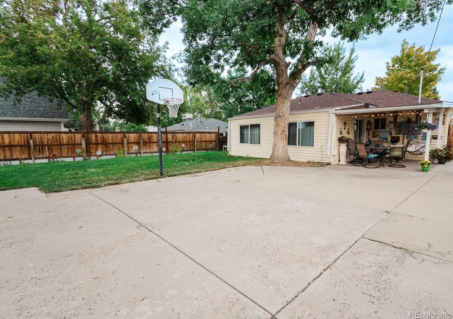 5241 Sherman St, Littleton CO 80121-1034 exterior