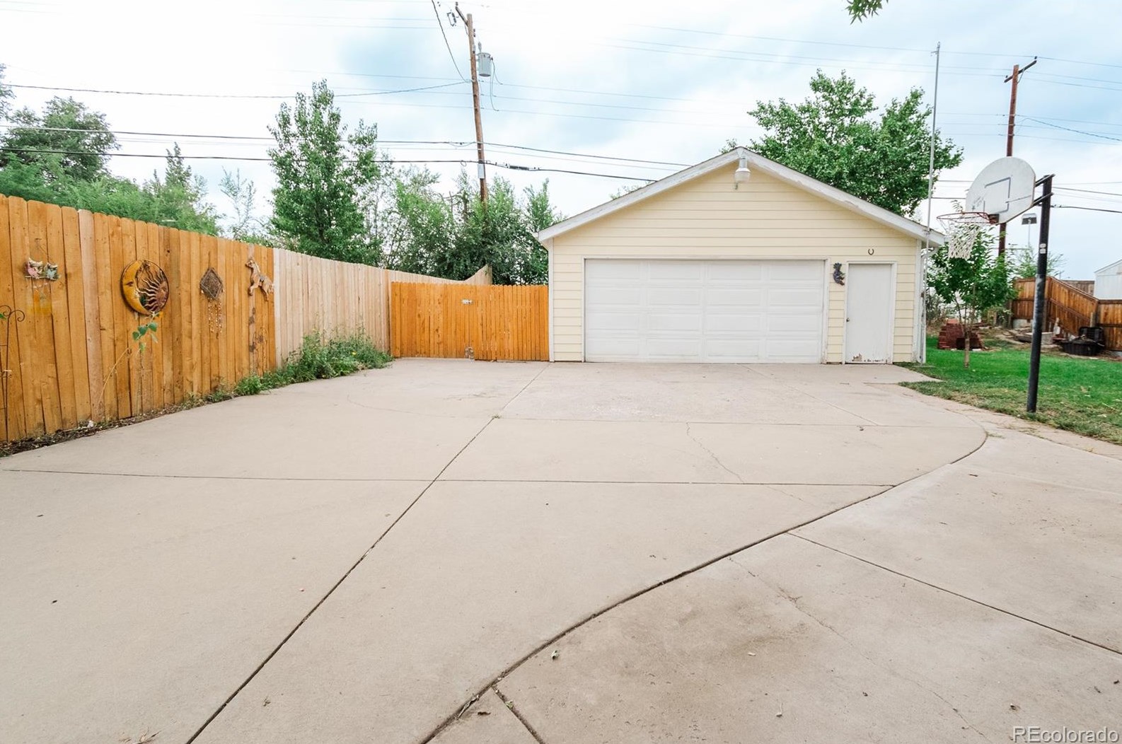 5241 Sherman St, Littleton CO 80121-1034 exterior