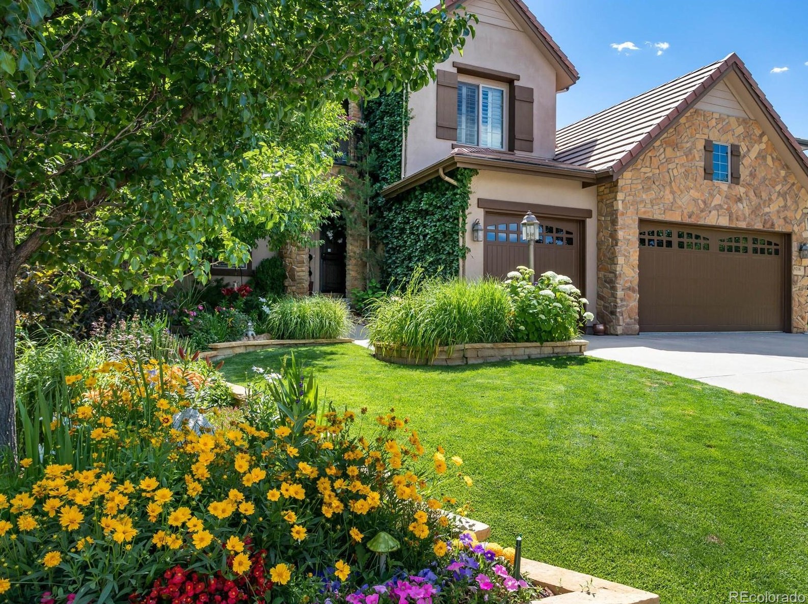 9716 Sunset Hill Cir, Littleton, CO 80124-6714