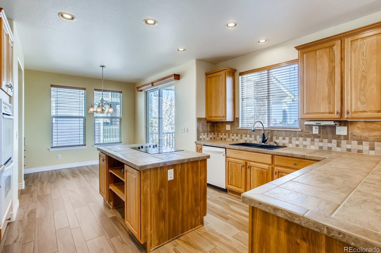 3077 Fox Sedge Ln, Littleton CO 80126-7591 exterior