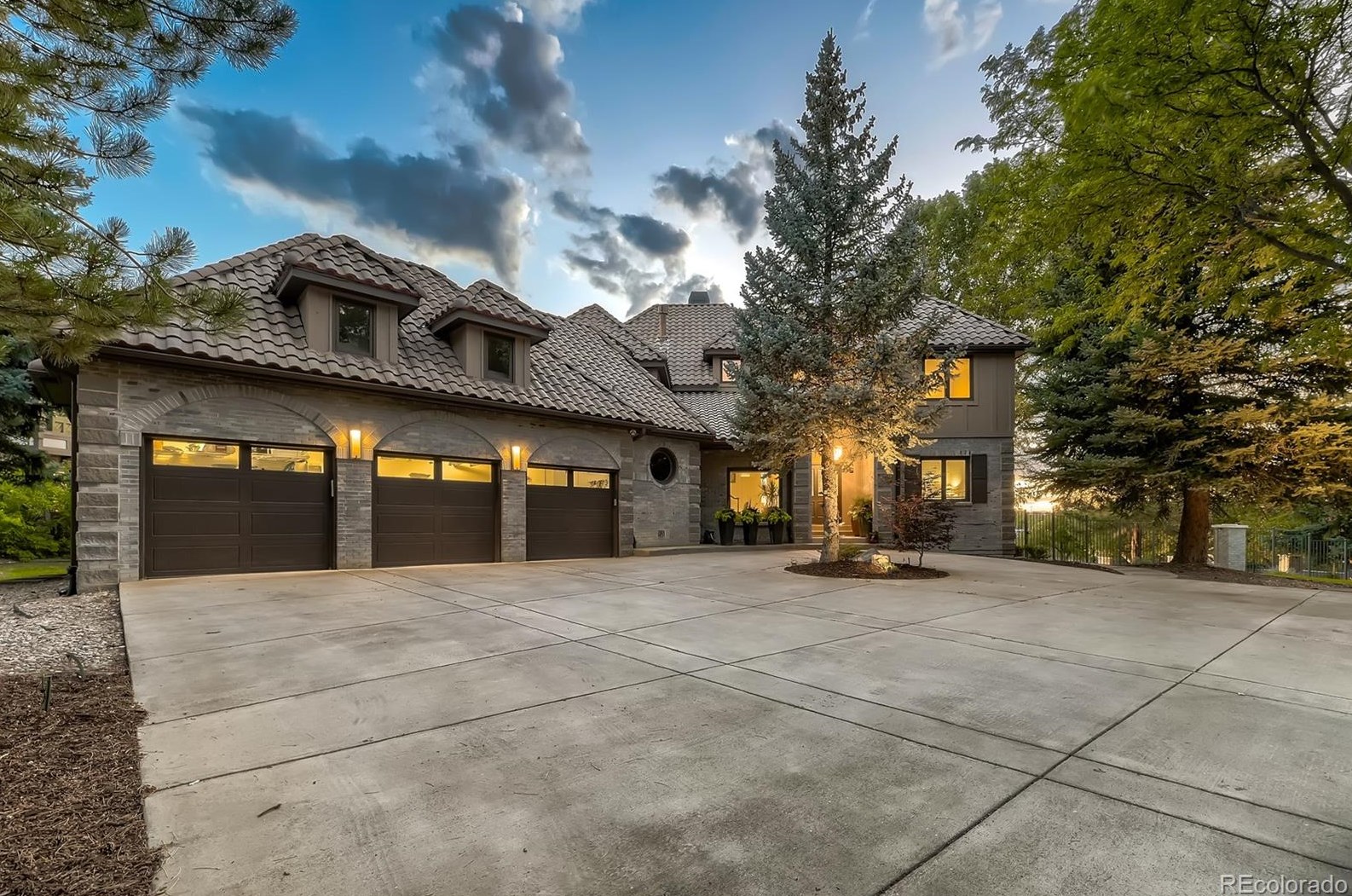 9911 Stoneglen Trl, Littleton, CO 80124-9716