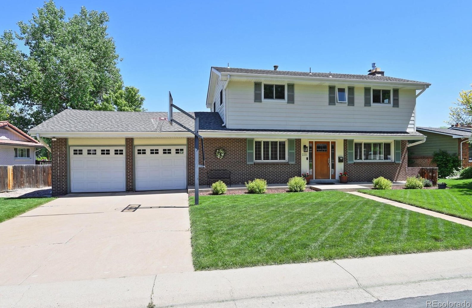 2211 Briarwood Ave, Littleton, CO 80120-3544