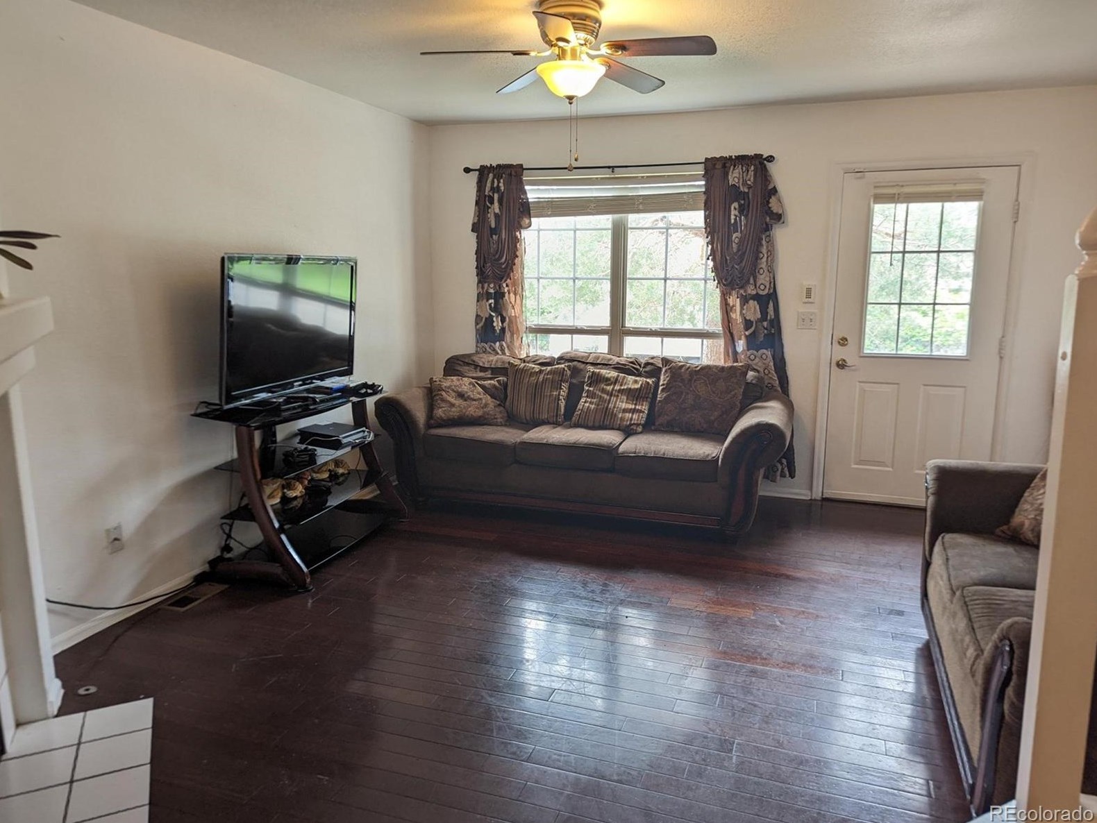 1042 Paris Ct, Denver, CO 80012-3290