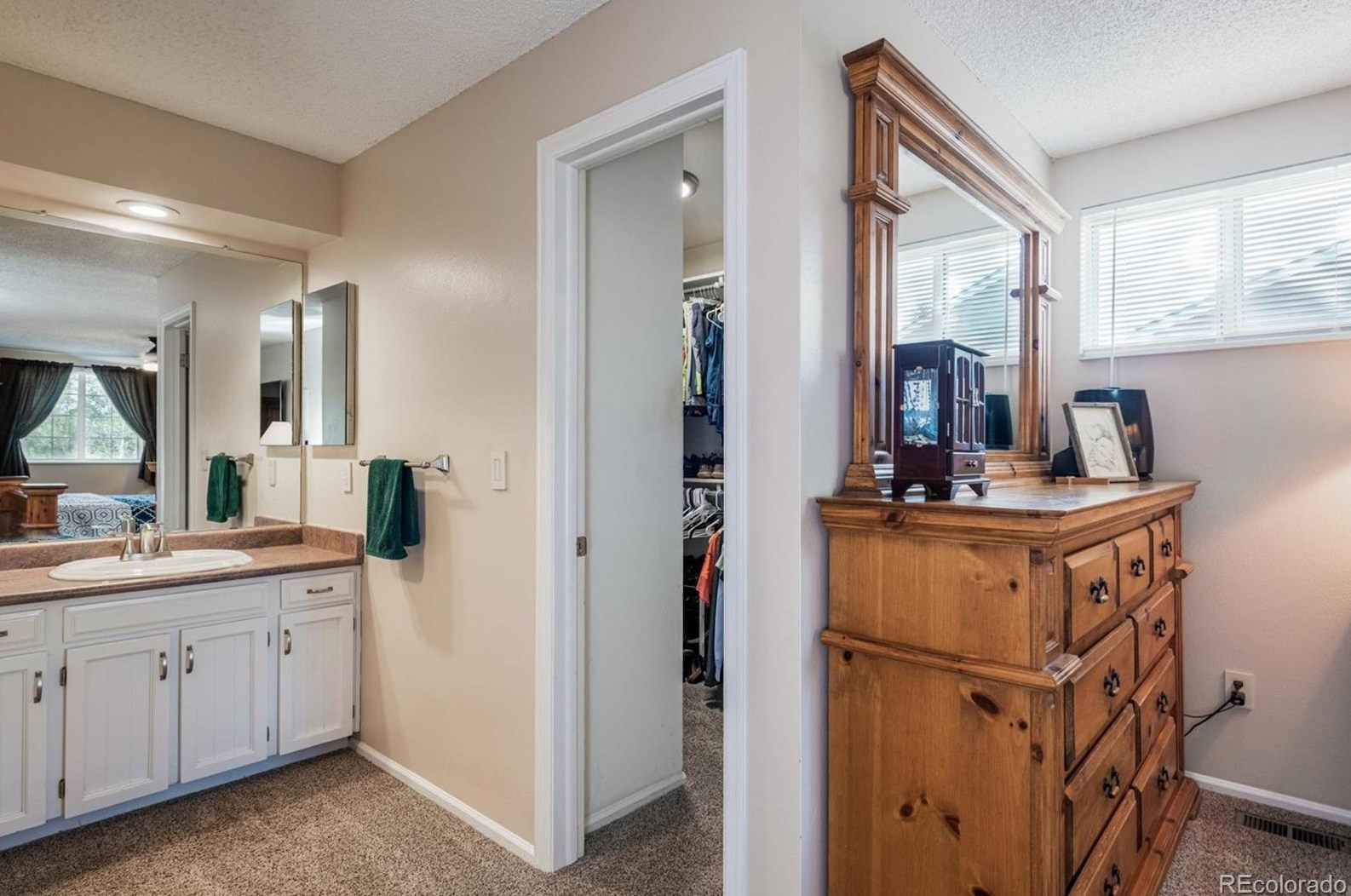 8966 Geddes Pl, Littleton CO 80128-4109 exterior