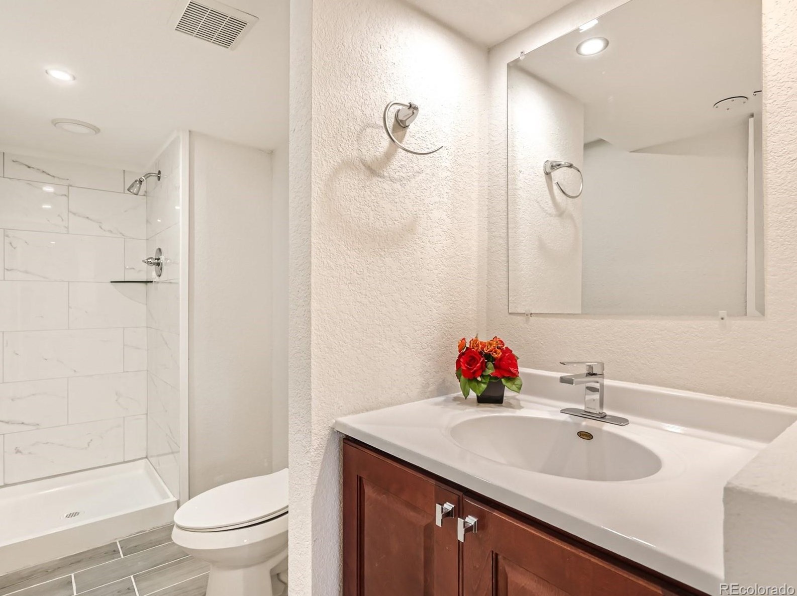 5902 Chestnut Ave, Littleton CO  80128-6045 exterior