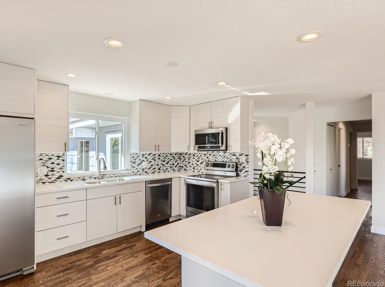 5902 Chestnut Ave, Littleton CO  80128-6045 exterior