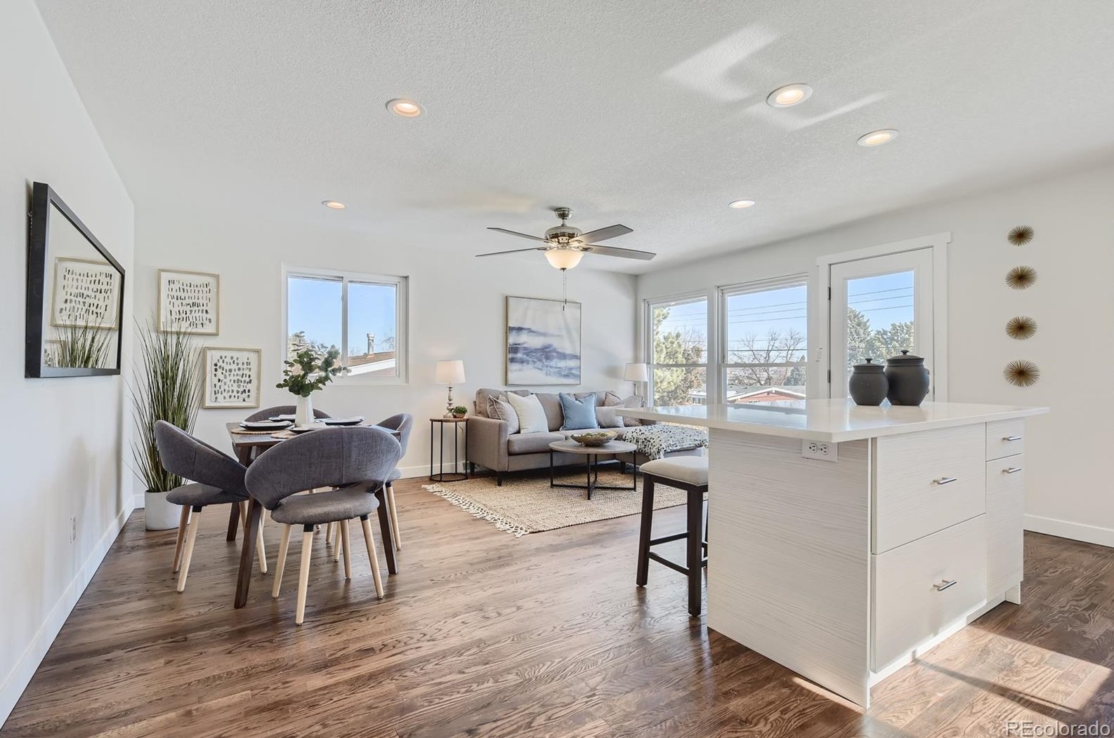 5902 Chestnut Ave, Littleton CO  80128-6045 exterior