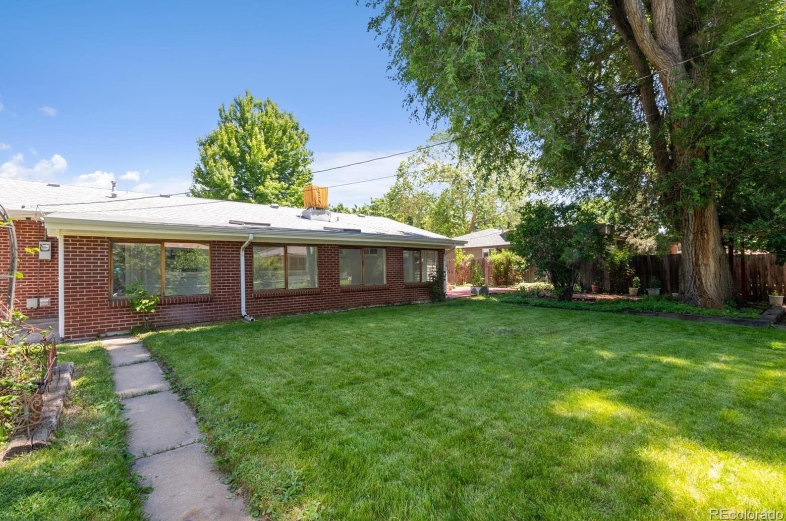5933 Estes Ct, Arvada CO  80004-5447 exterior