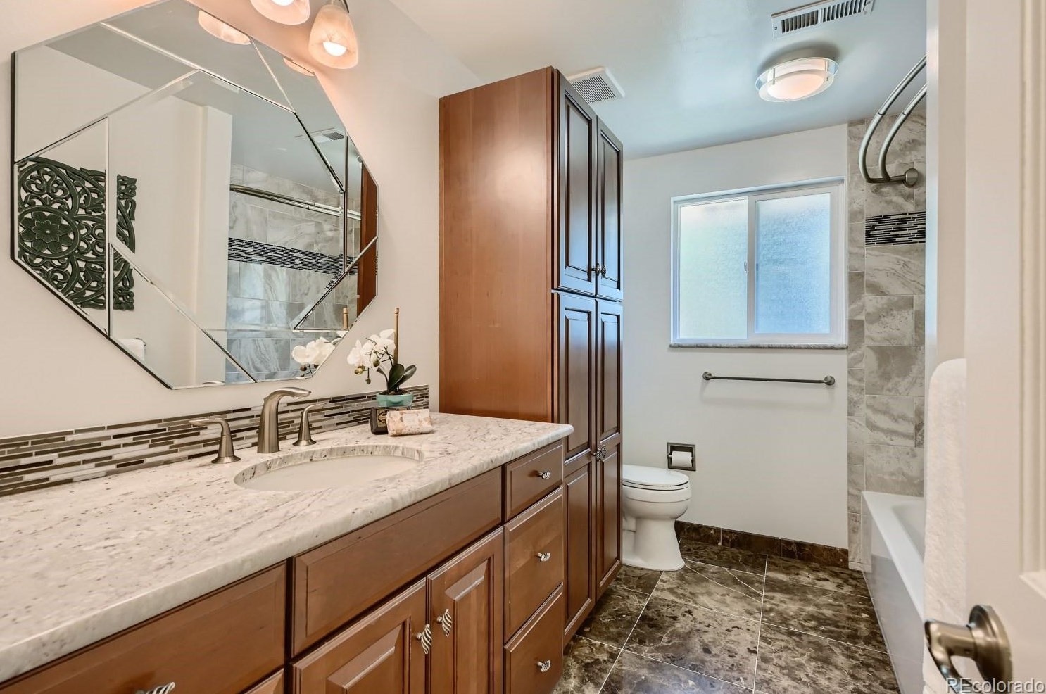 3361 Maplewood Ave, Littleton CO 80121-2823 exterior