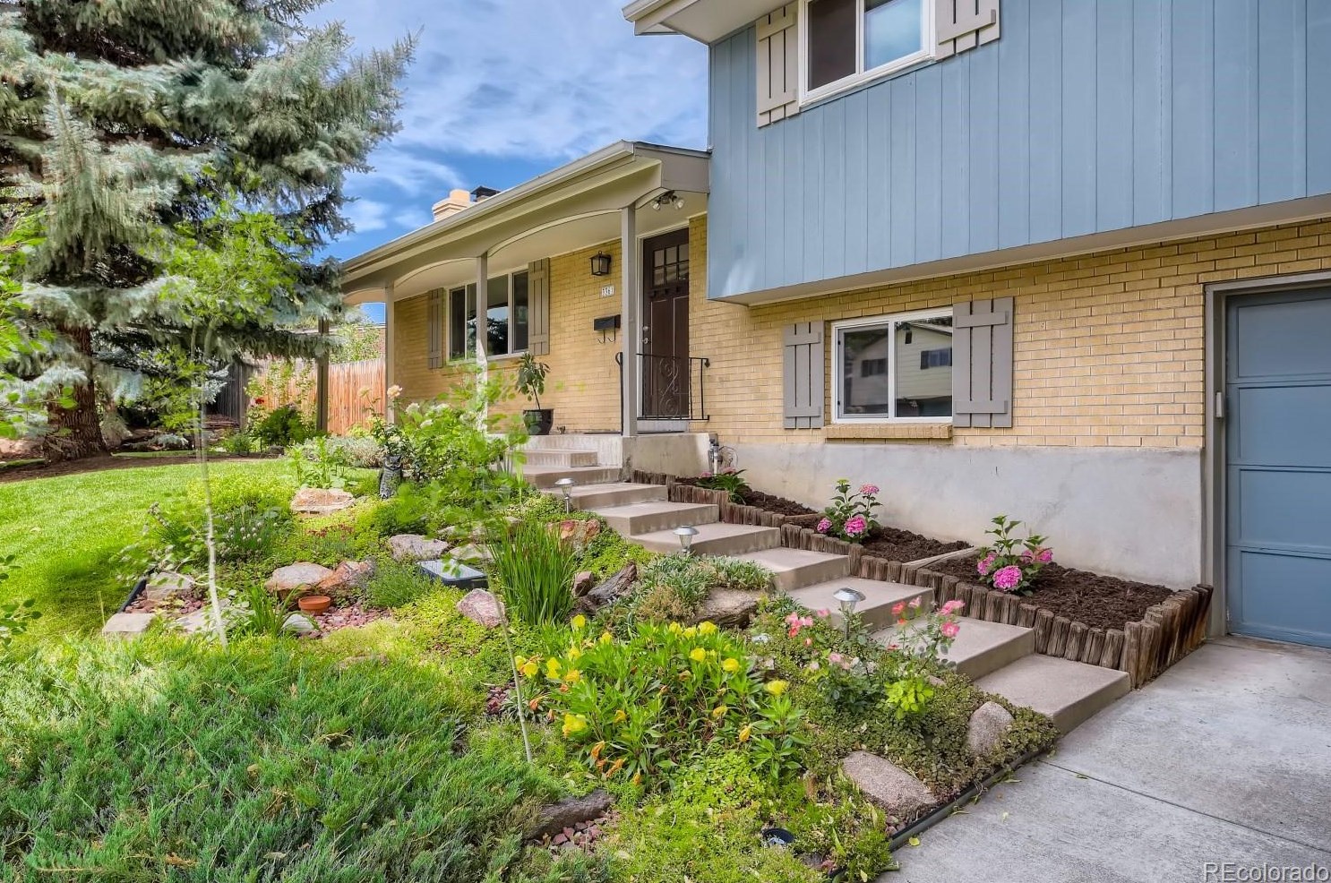 3361 Maplewood Ave, Littleton CO 80121-2823 exterior