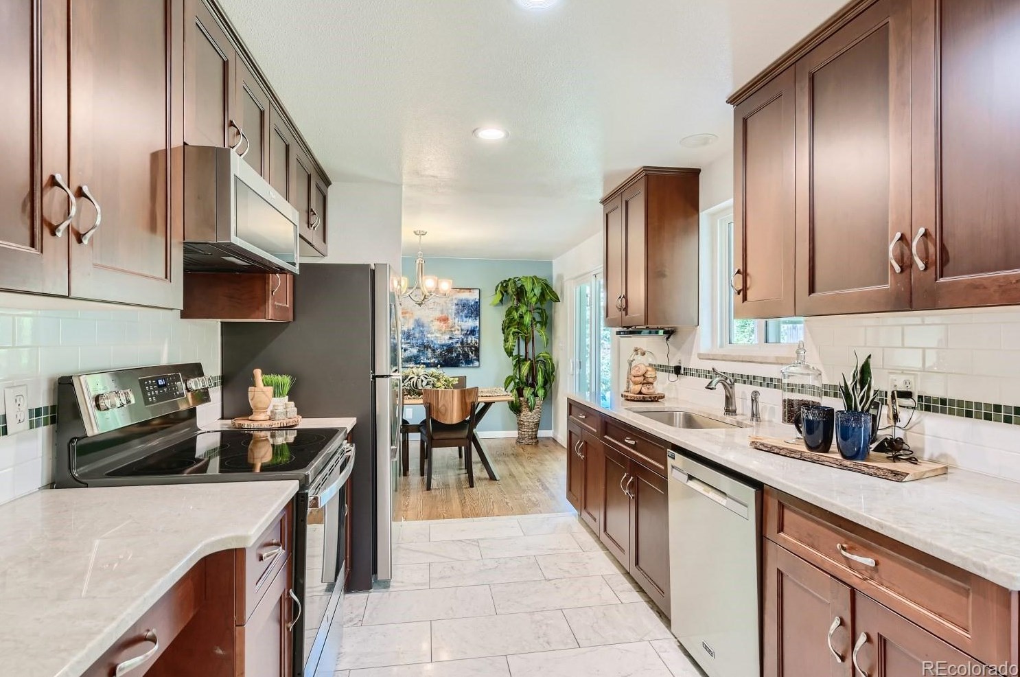 3361 Maplewood Ave, Littleton CO 80121-2823 exterior