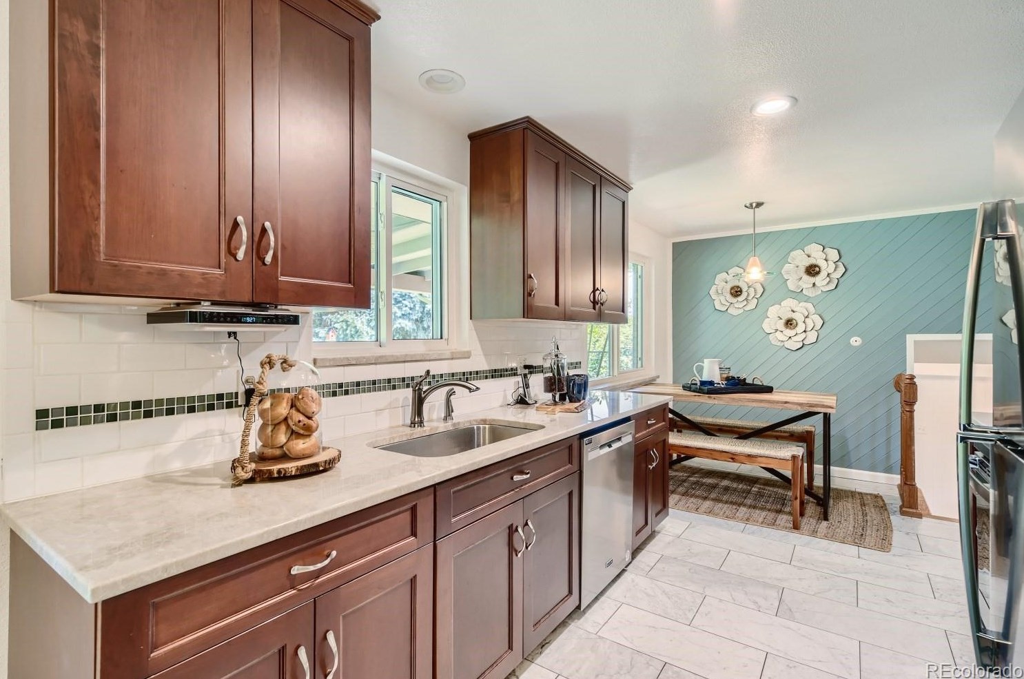 3361 Maplewood Ave, Littleton CO 80121-2823 exterior