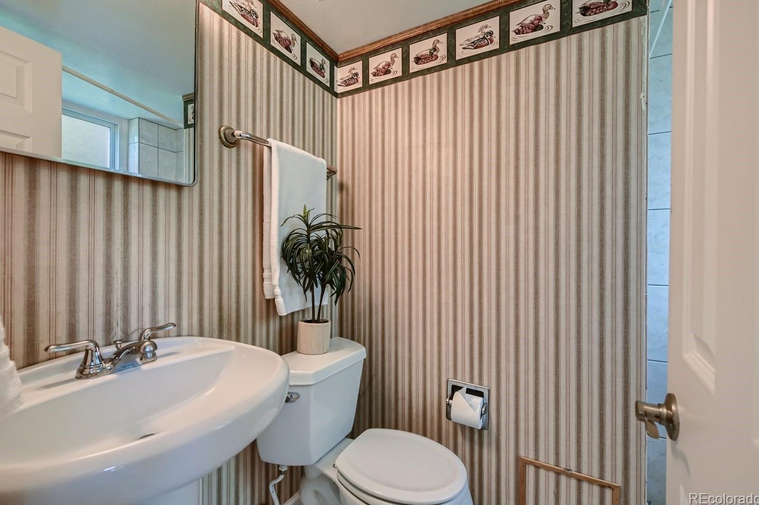 3361 Maplewood Ave, Littleton CO 80121-2823 exterior