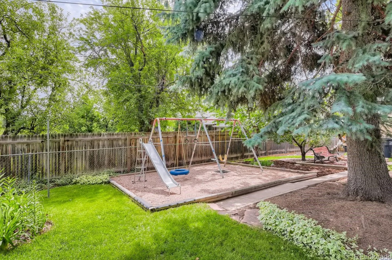 3361 Maplewood Ave, Littleton CO 80121-2823 exterior