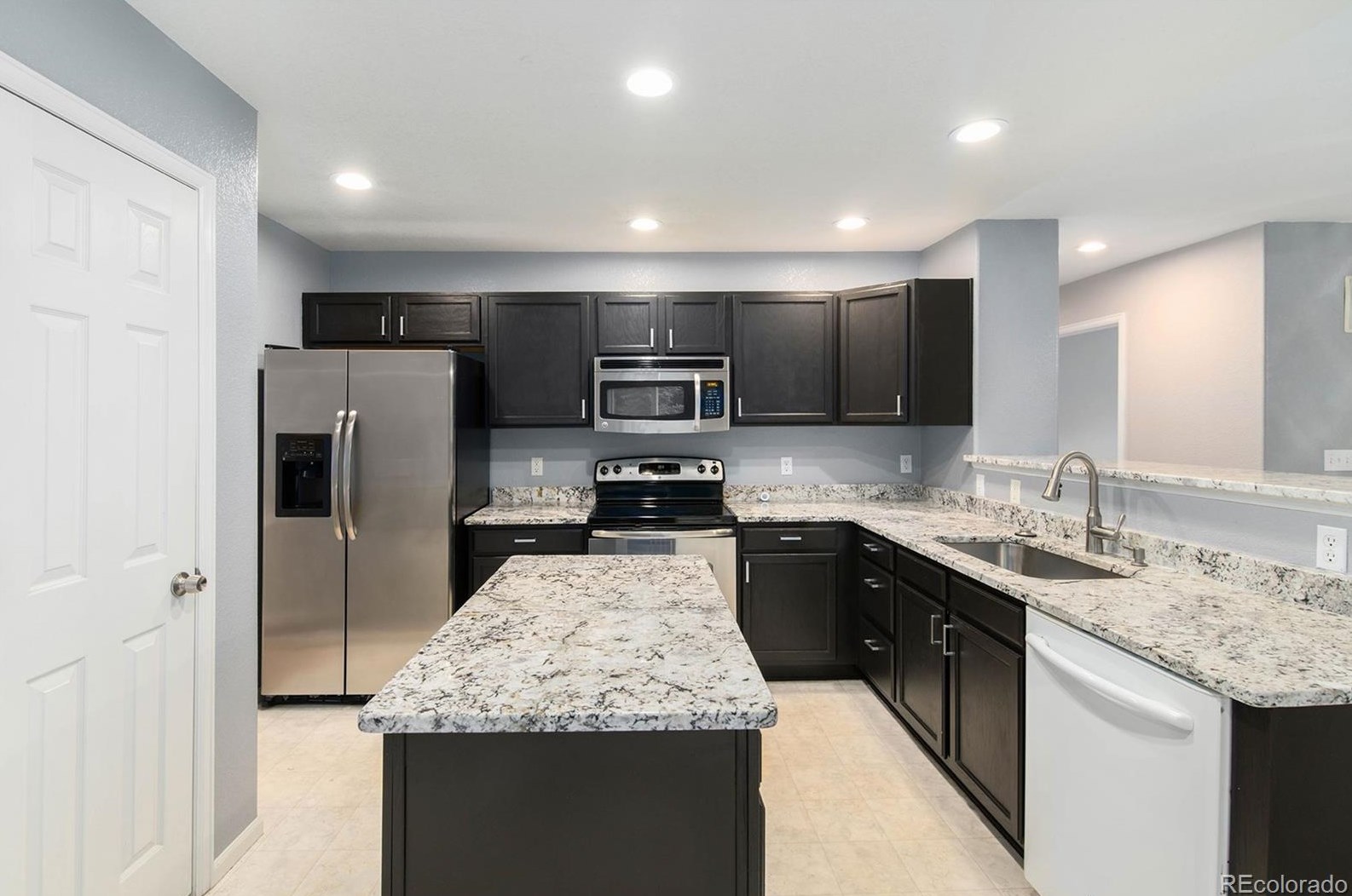 10264 Royal Eagle St, Littleton CO  80129-6969 exterior