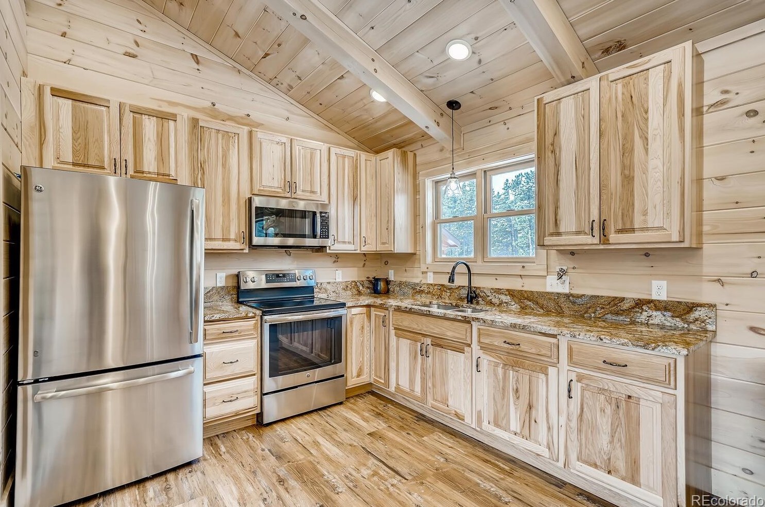 1275 Ldg Pole Dr, Arvada CO  80422-8995 exterior