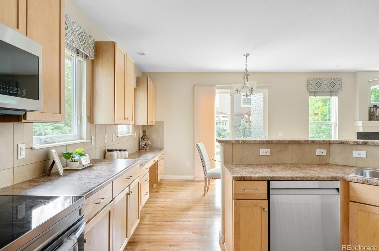 8320 Arbutus St, Arvada CO  80002-1724 exterior