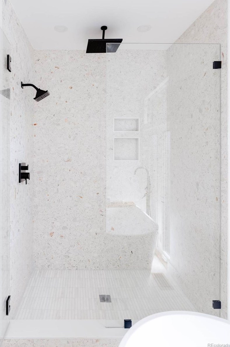 6052 Aberdeen St, Littleton CO  80120-2707 exterior