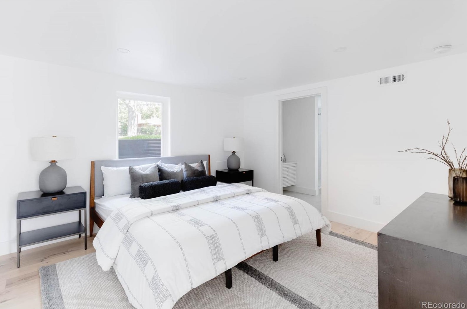 6052 Aberdeen St, Littleton CO  80120-2707 exterior