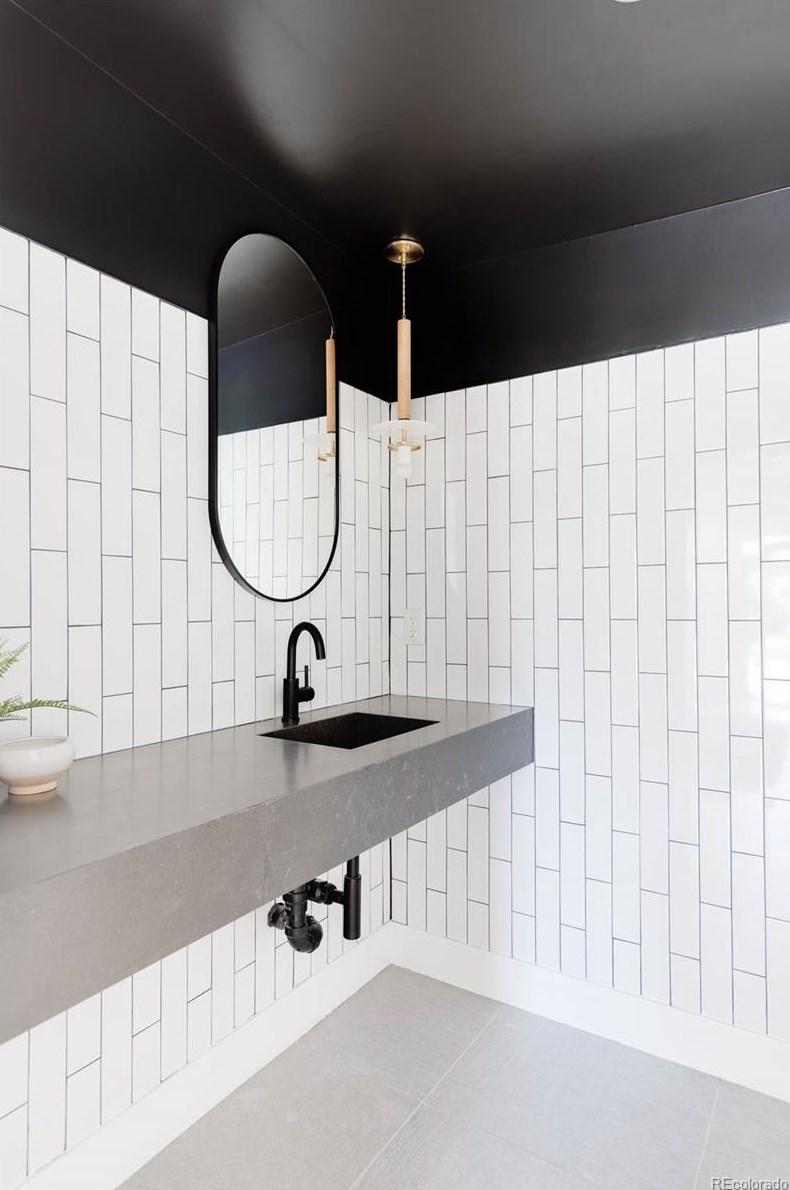 6052 Aberdeen St, Littleton CO  80120-2707 exterior