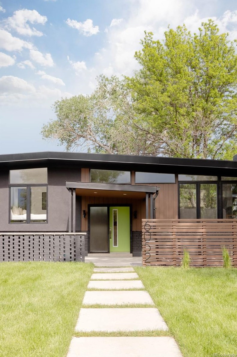 6052 Aberdeen St, Littleton CO  80120-2707 exterior