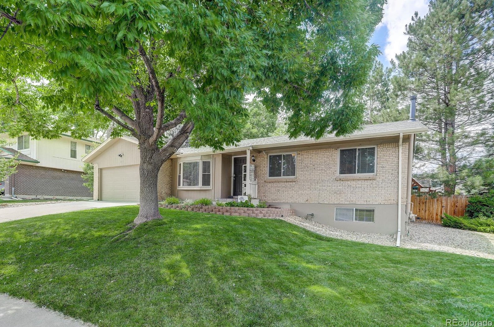 2211 Poplar St, Denver, CO 80207-4061