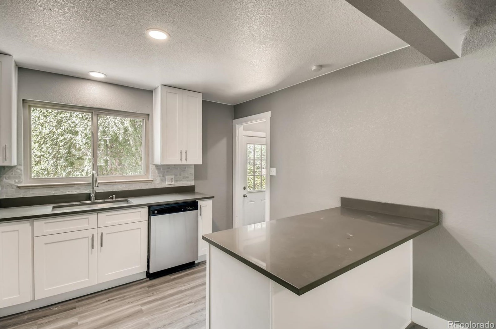 6055 Sycamore St, Littleton CO  80120-2532 exterior