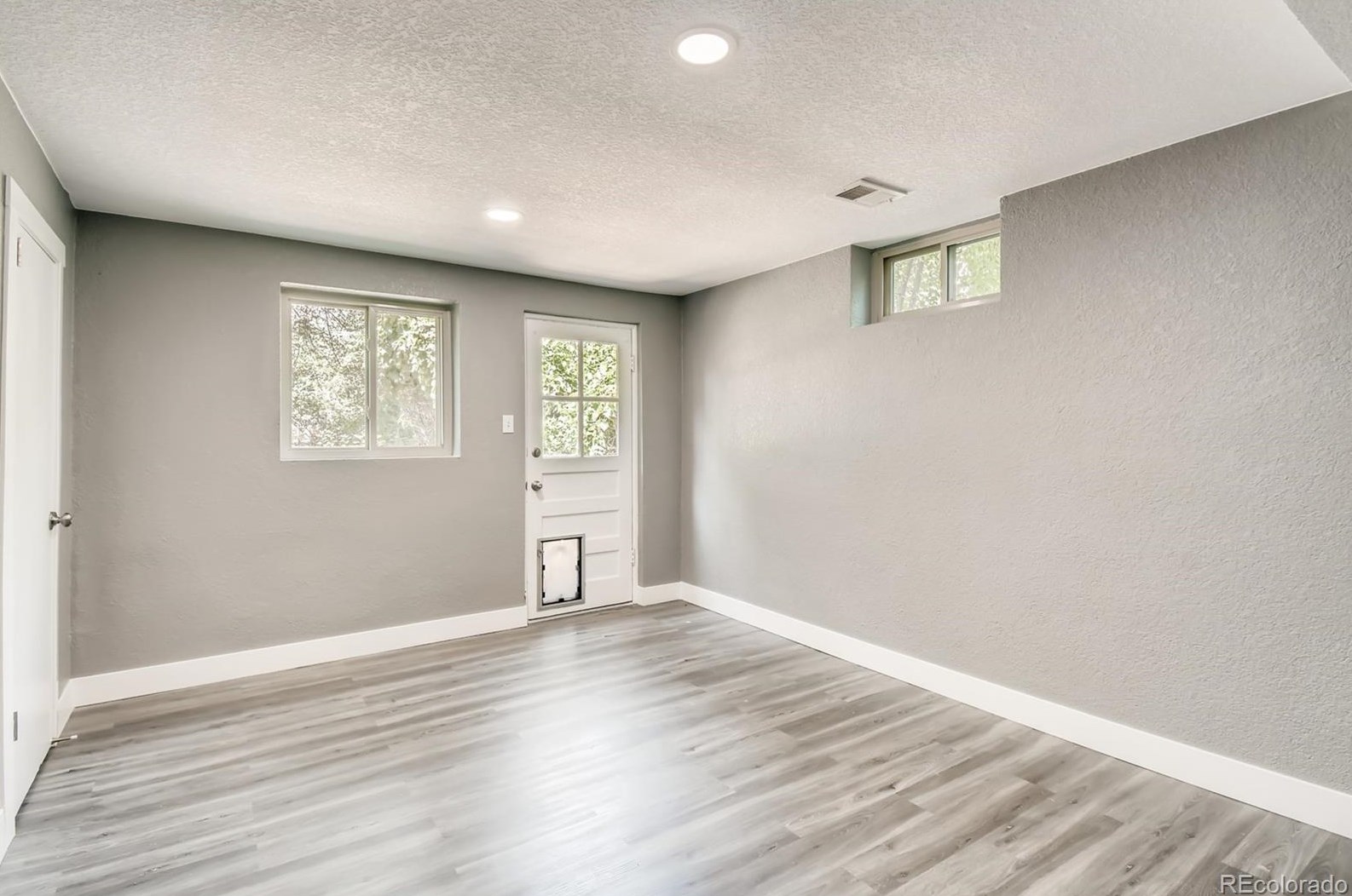 6055 Sycamore St, Littleton CO  80120-2532 exterior