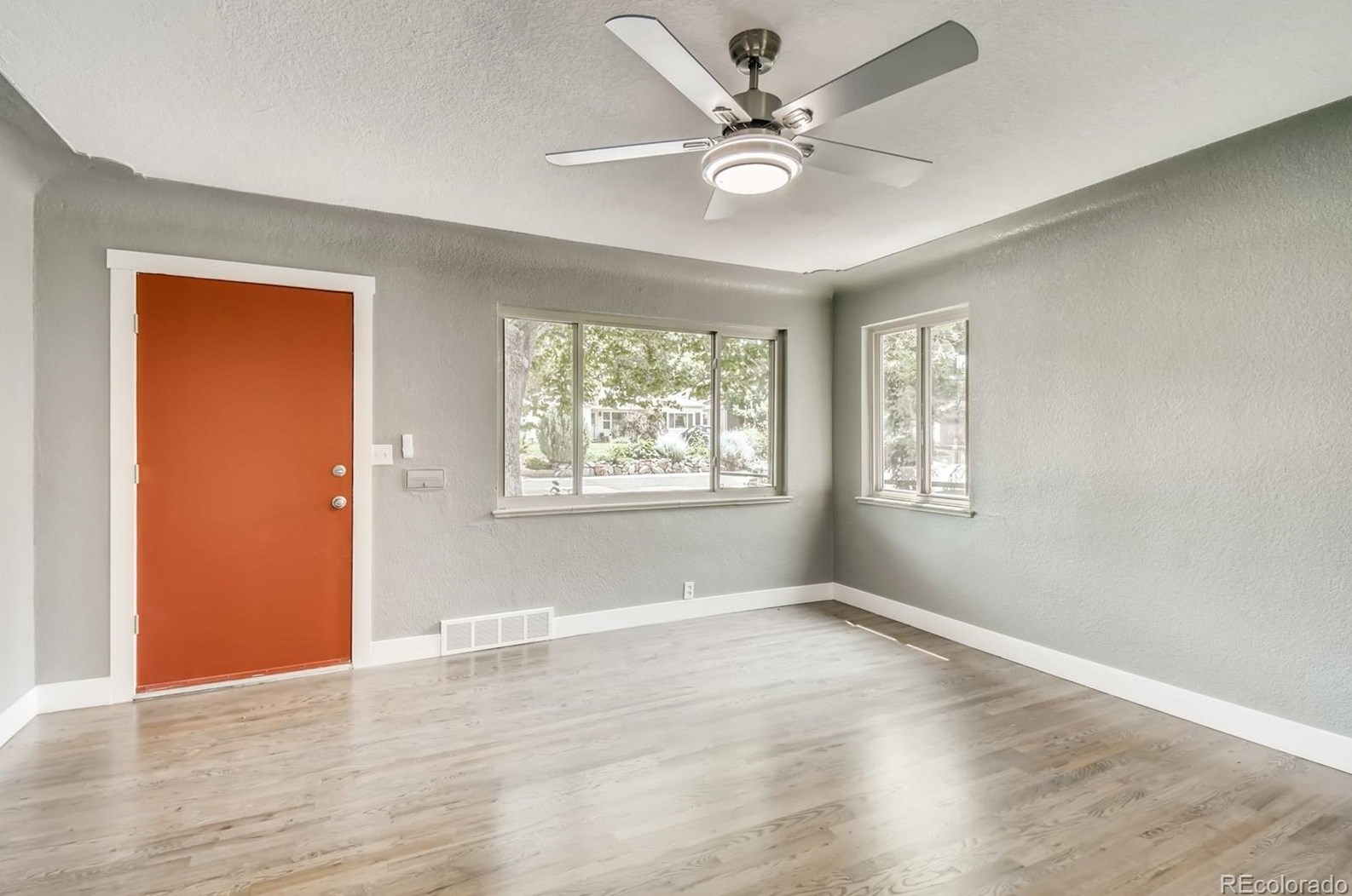 6055 Sycamore St, Littleton CO  80120-2532 exterior