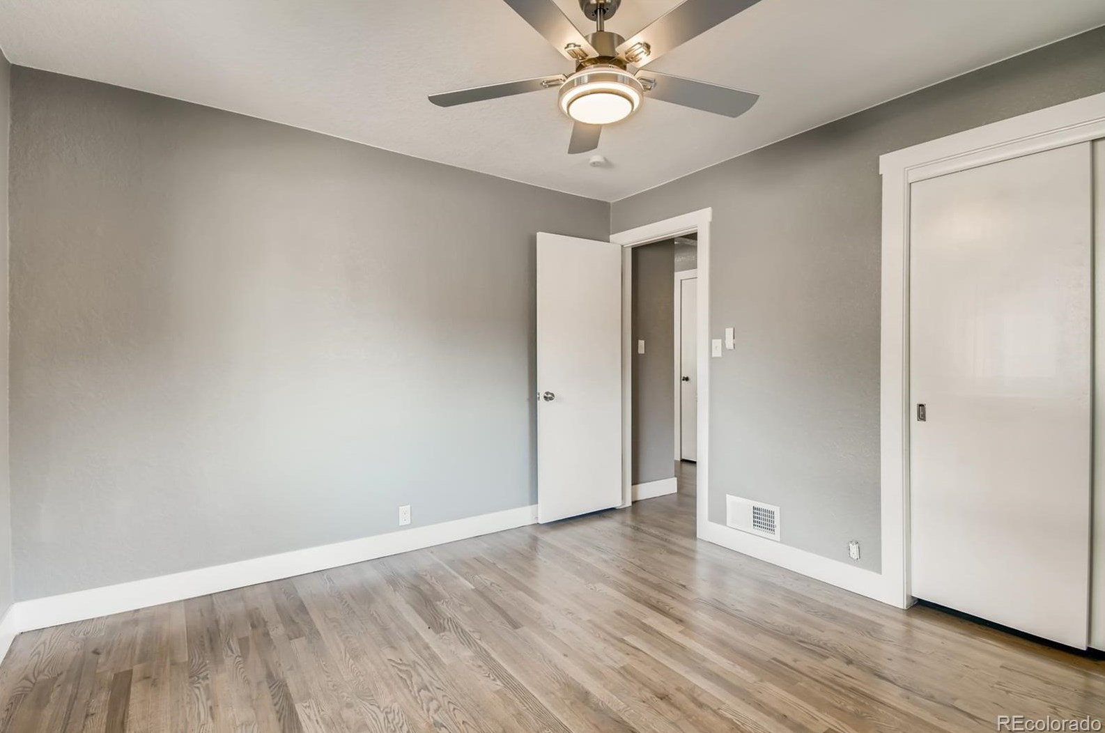 6055 Sycamore St, Littleton CO  80120-2532 exterior