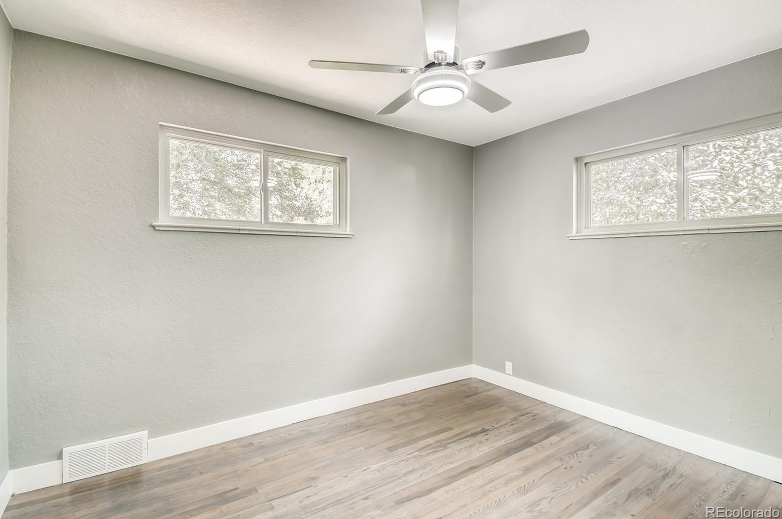 6055 Sycamore St, Littleton CO  80120-2532 exterior