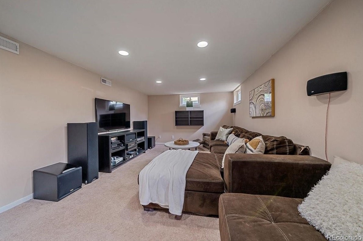 3347 Aksarben Ave, Littleton CO 80123-2901 exterior