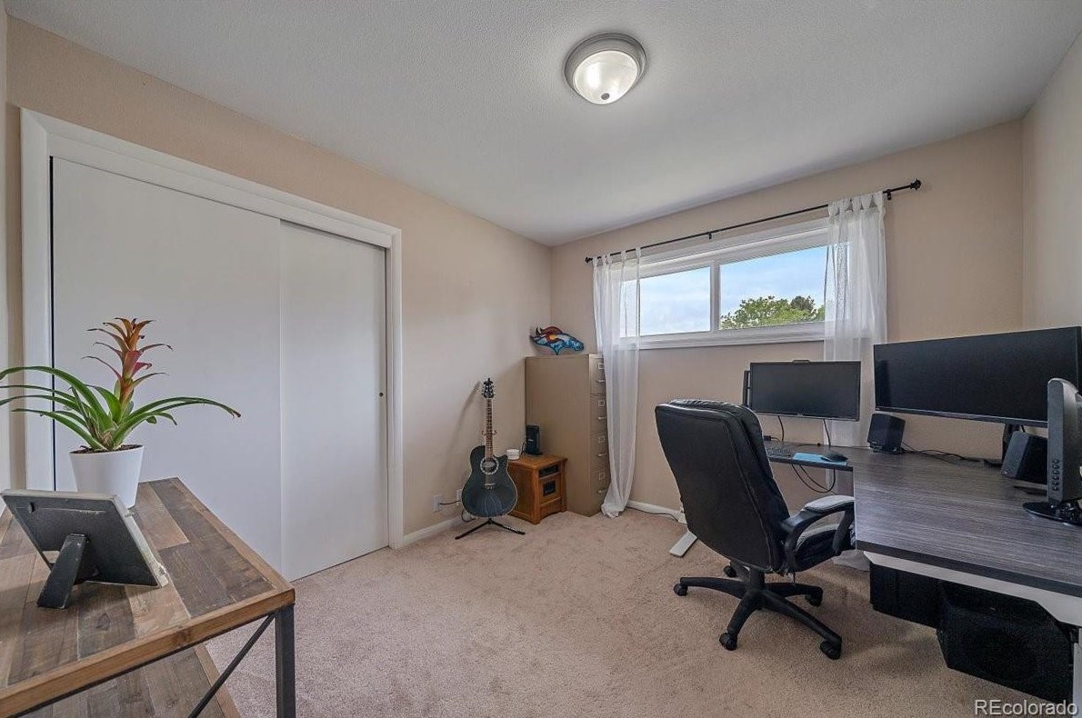 3347 Aksarben Ave, Littleton CO 80123-2901 exterior