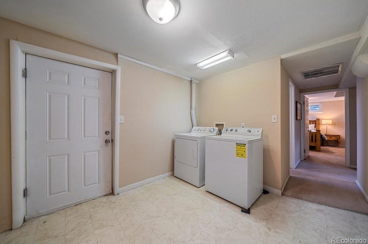 3347 Aksarben Ave, Littleton CO 80123-2901 exterior