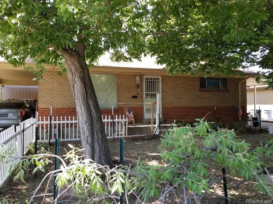 6861 Fern Dr, Denver CO  80221-2504 exterior