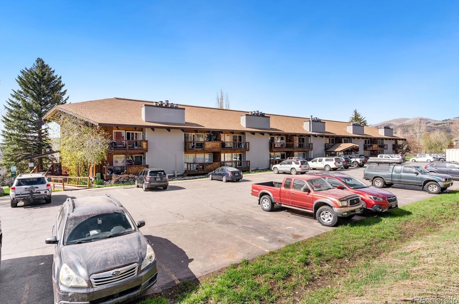 465 Tamarack Dr, Steamboat Springs CO  80487-3087 exterior