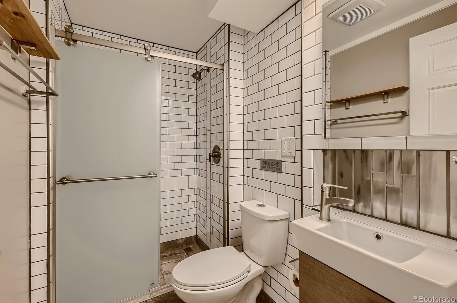 8021 Kendall Blvd, Littleton CO 80128-6071 exterior