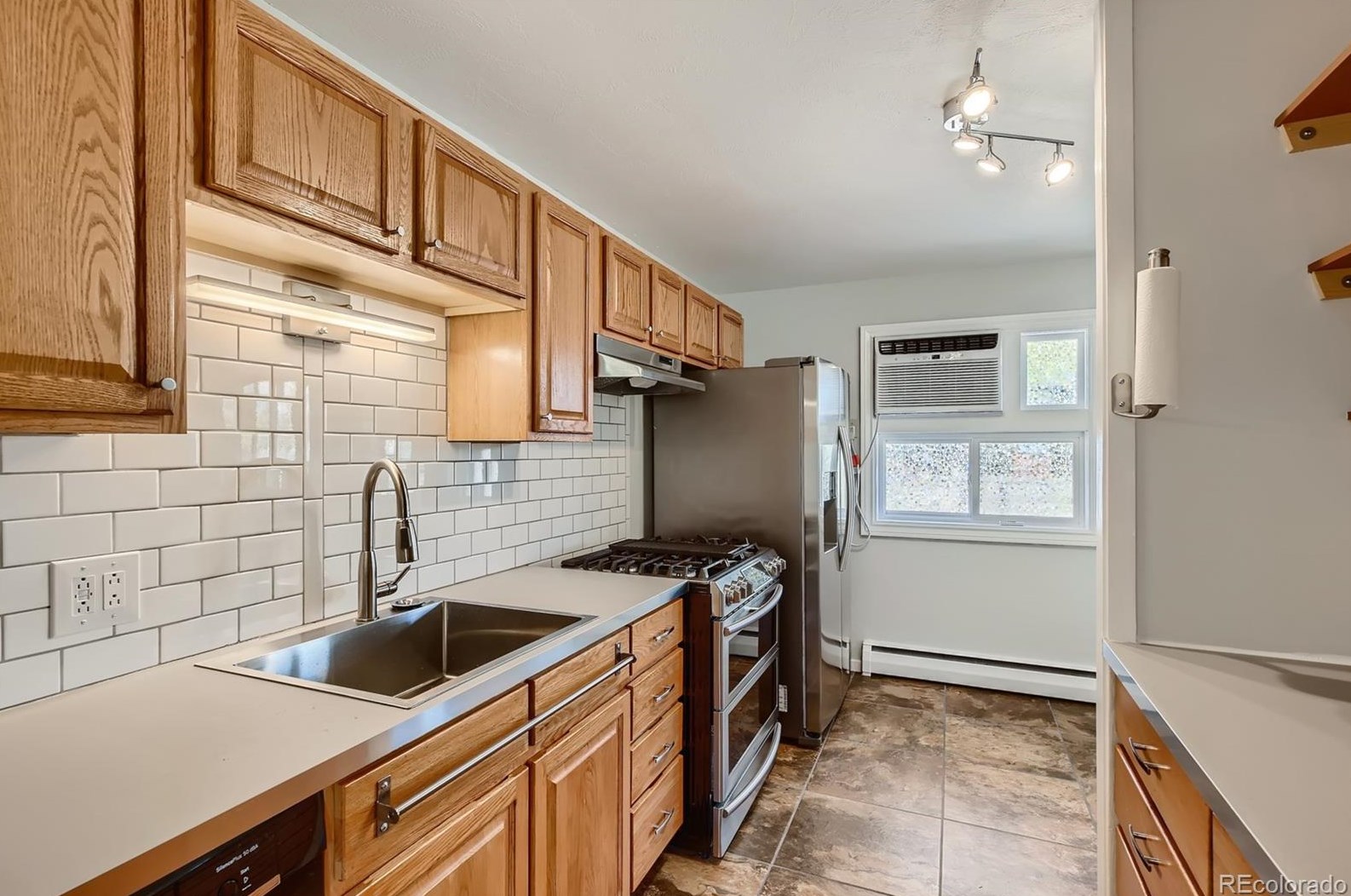 8021 Kendall Blvd, Littleton CO 80128-6071 exterior